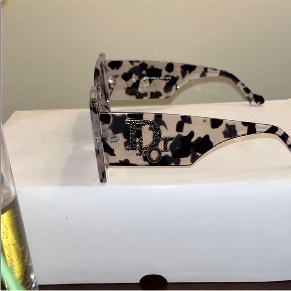 Dior Women's Black and White Sunglasses - Picture 2 of 6